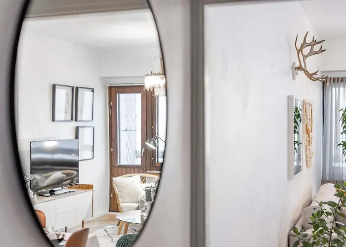 Away From Apartamento *